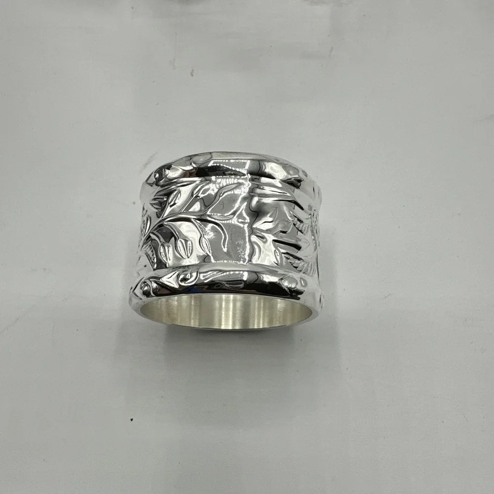 Silver Plated Collection.  Napkin Rings. 4- 2.54 CM New In‎ Box 2 Sets Of 4